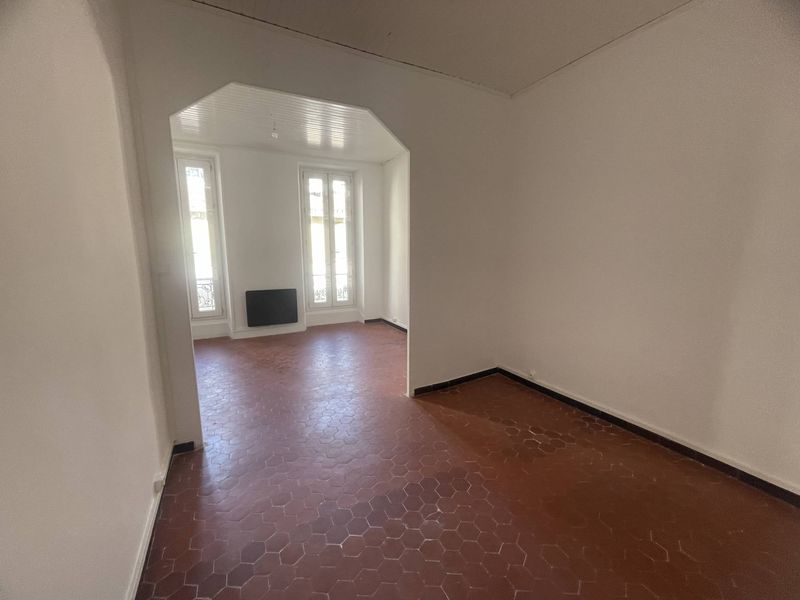 A louer appartement de type 1 entièrement rénové,  entre le Parc Longchamp et le secteur des réformés 13001 Marseille