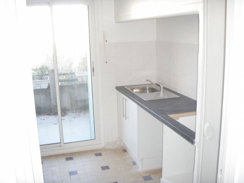 à louer 13005 Marseille Timone appartement 1 pièces de 39 m² avec terrasse de 13 m²