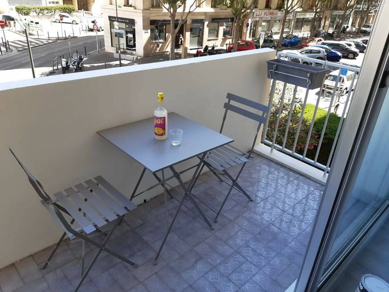 A louer studio meublé entièrement rénové avec balcon  Camas - Timone 13005 Marseille