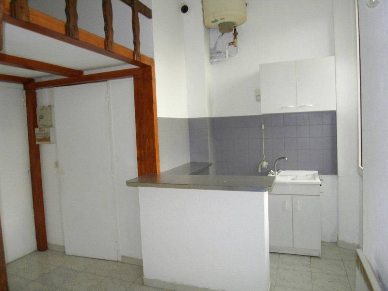 A louer T1 / studio 18 m² avec mezzanine en 1er étage situé à la Capelette 13010 Marseille