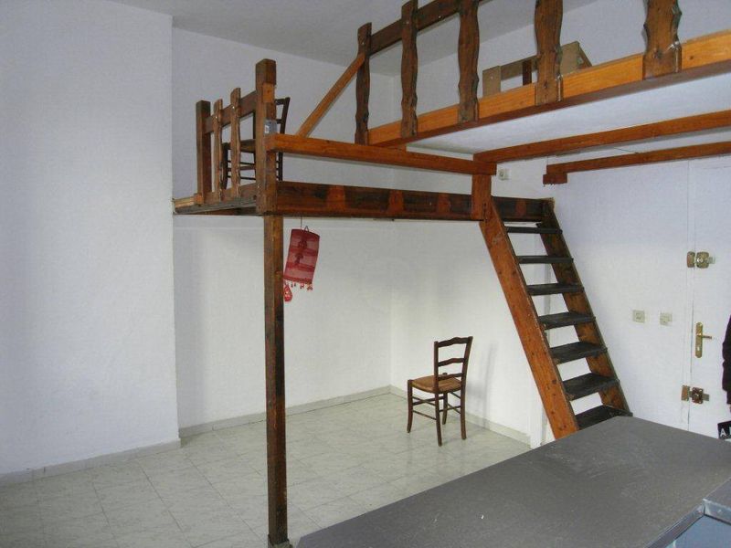 A louer T1 / studio 18 m² avec mezzanine en 1er étage situé à la Capelette 13010 Marseille
