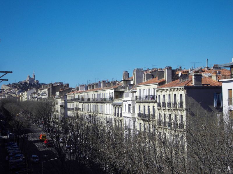 Location 13005 Marseille Baille T2 meublé avec balcon et vue dégagée