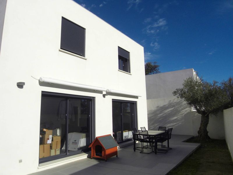 A louer villa type 5  de 111 m² (4 chambres) exposée Sud sur une parcelle de 250 m² avec terrasse de 70 m² Village de Beaumont 13012 Marseille