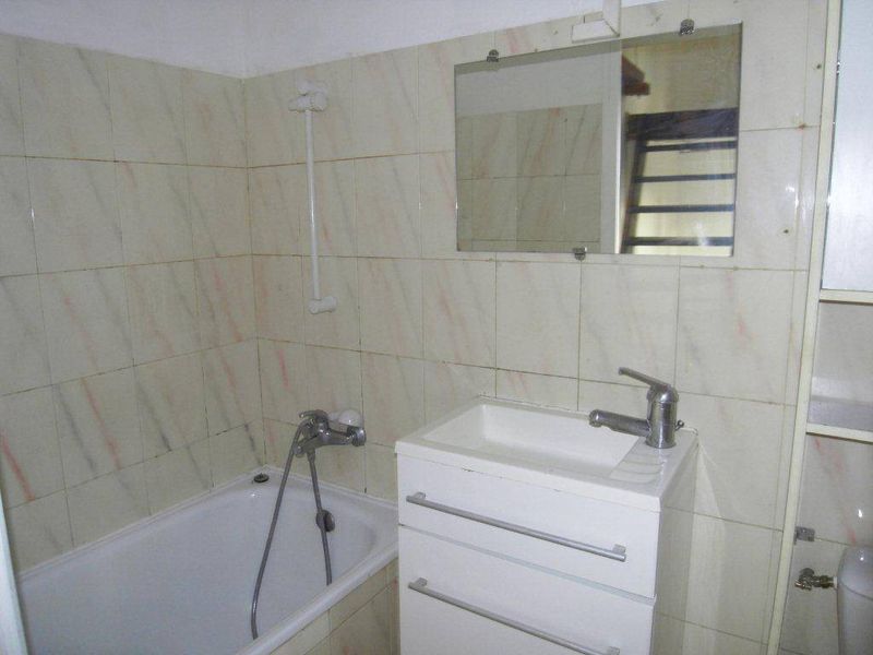 A louer T1 / studio 18 m² avec mezzanine en 1er étage situé à la Capelette 13010 Marseille