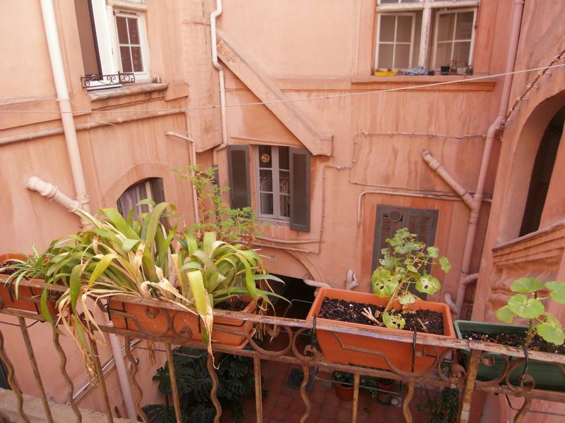 plus belle la vie location appartement 2 pièces 36 m² atypique