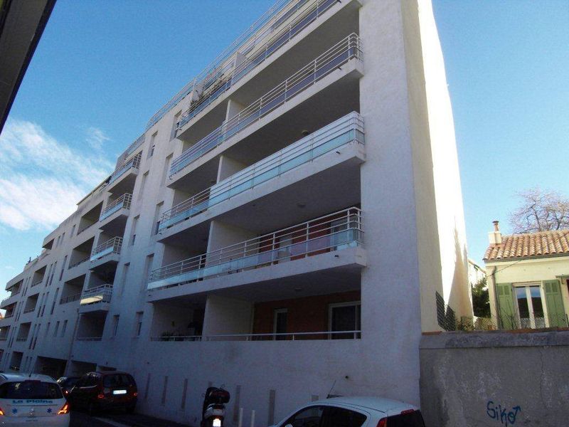 A louer place de  parking privative bas de Montolivet / début chartreux 13004 Marseille
