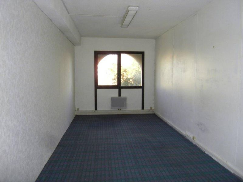 A louer 13012 Proche Saint Barnabé  Bureau de 20 m² + place de parking