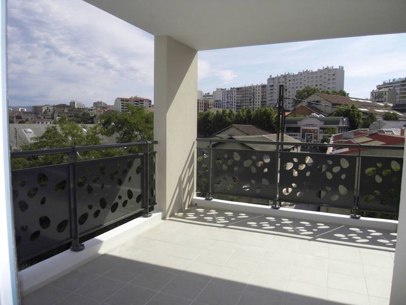 terrasse de 22 m² A louer appartement 2 pièces avec terrasse et place de parking privative quartier Longchamp 13004 Marseille