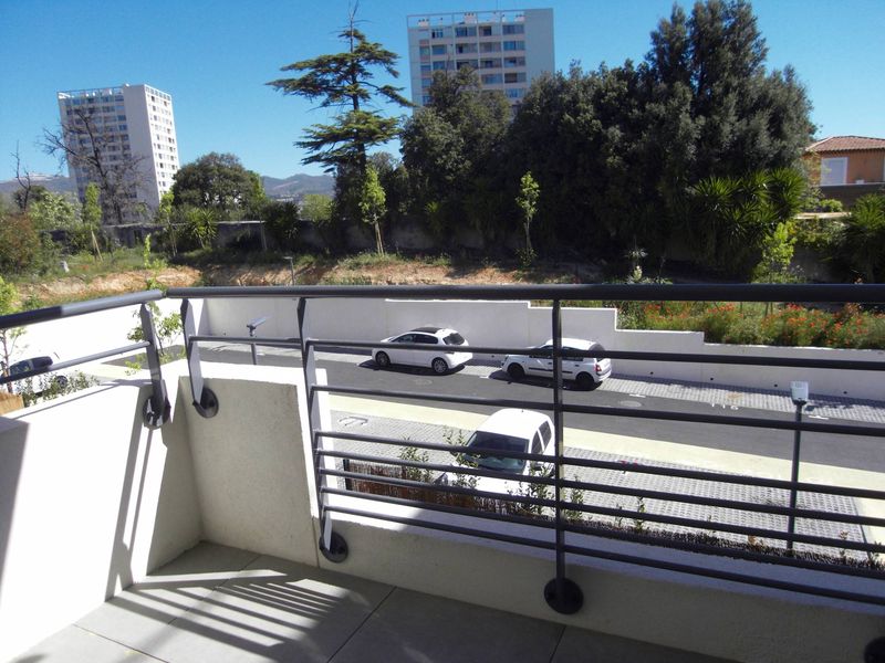 à louer appartement 1 pièce de 34 m² avec place de parking en sus  et terrasse