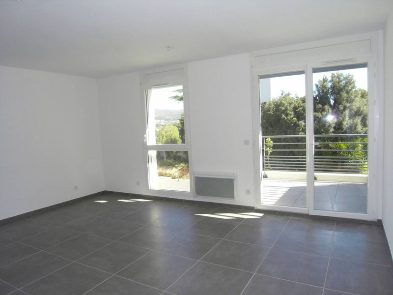 L'agence Provencia immobilier vous présente dans une résidence neuve secteur de la Rose un appartement 1 pièce de 34 m² avec place de parking privative et terrasse dans le 13ème arrondissement de Marseille secteur la Rose.