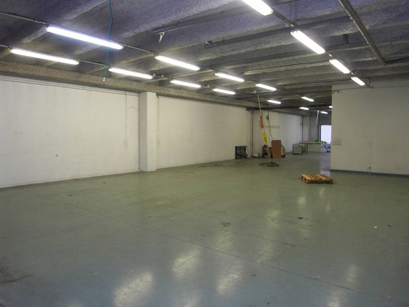 A louer local 250 m² avec vitrine zone d'activité commerciale de la Valampe CHÂTEAUNEUF-LES-MARTIGUES (13220)