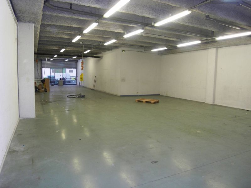 A louer local 250 m² avec vitrine zone d'activité commerciale de la Valampe CHÂTEAUNEUF-LES-MARTIGUES (13220)