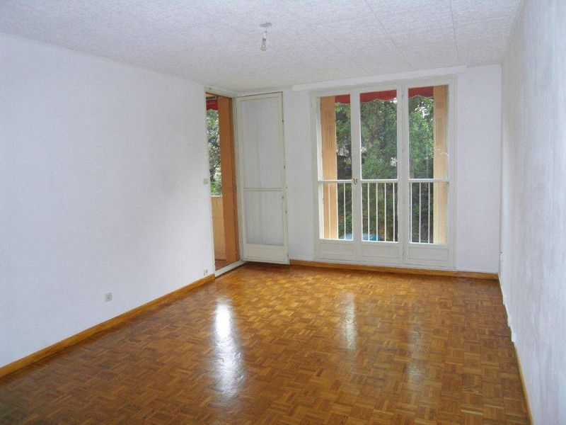 A  louer appartement 3 pièces avec parking et cave La Pomme  13011 Marseille