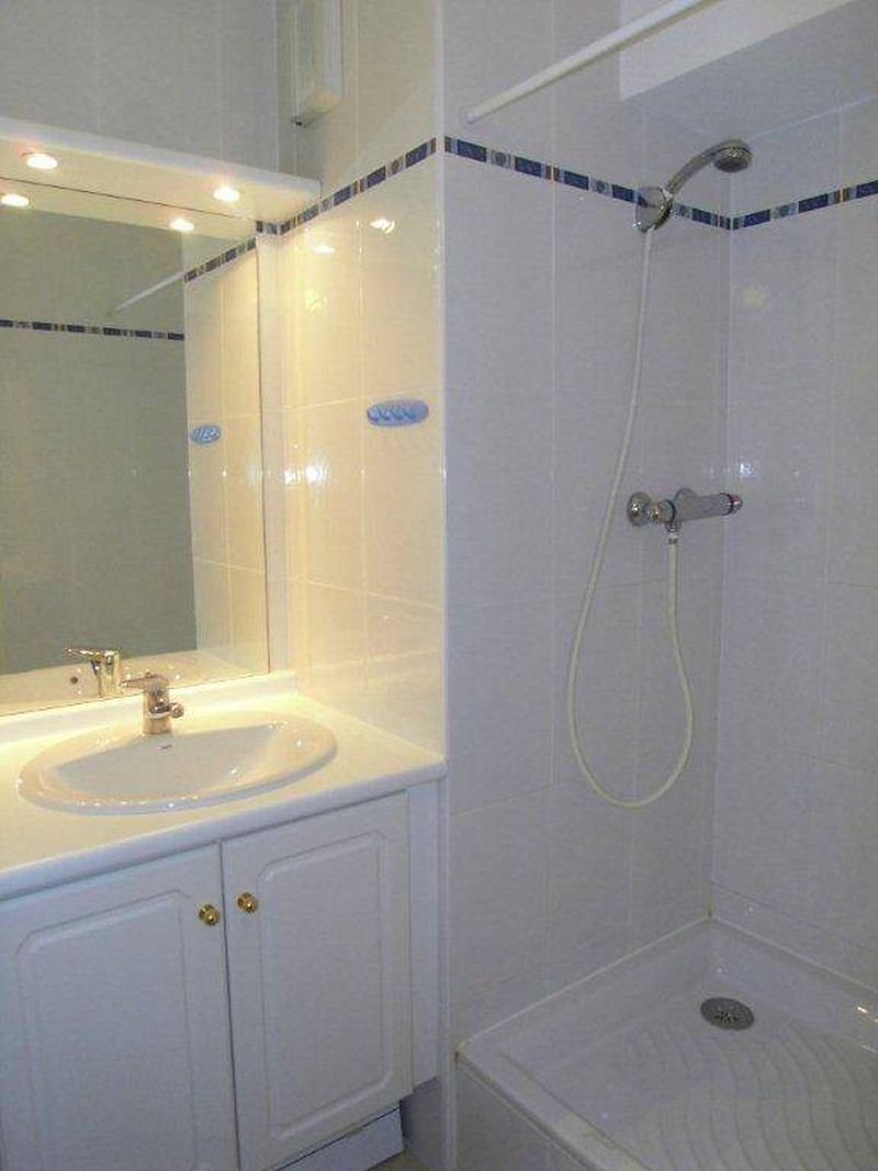 A la location 13012 Proche village de Bois Luzy T2 avec terrasse