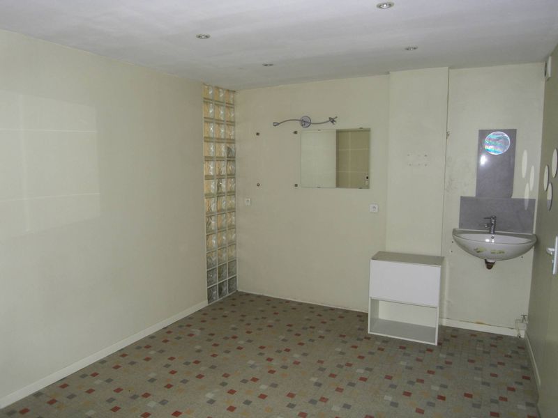 Vous souhaitez avoir des renseignements concernant la location de ce local d'environ 30 m²  2 pièces + sanitaires Saint Gabriel 13014 Marseille ? Contactez l'agence Provencia au 04.91.34.30.00.