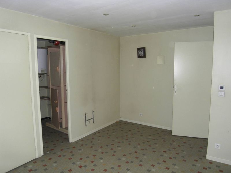 A louer local d'environ 30 m²  2 pièces + sanitaires Saint Gabriel 13014 Marseille