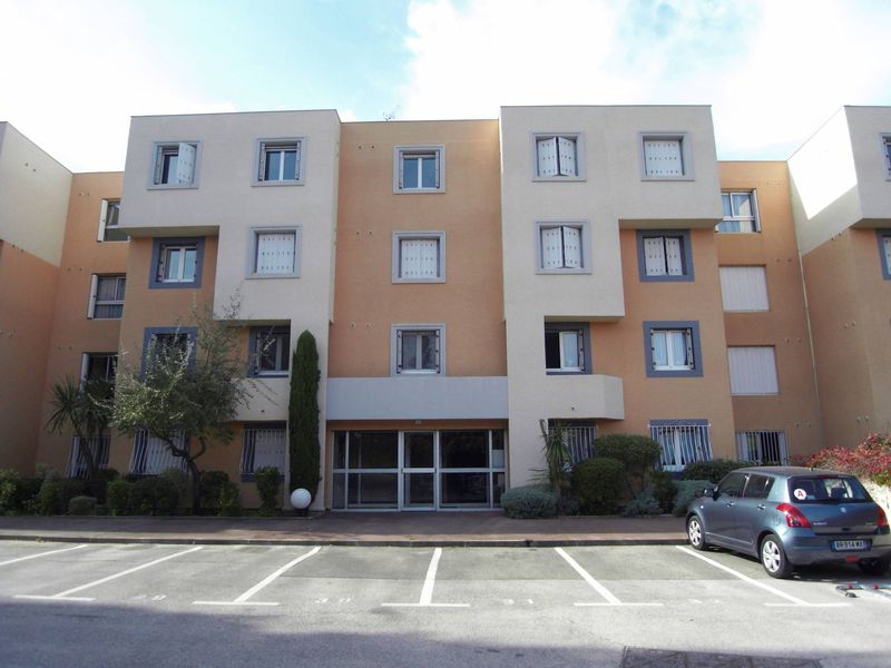 résidence A louer T3 de 73 m² avec terrasse de 12 m² + garage + place de parking privative + cave Secteur Sainte Marguerite 13009 Marseille