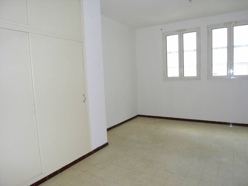 appartement à louer secteur étudiant à proximité des facultés T1 avec cuisine et une pièce principale