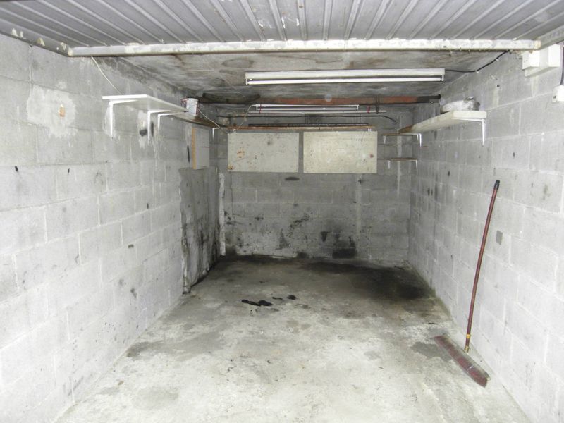 A louer  garage fermé proche village Saint Barnabé et place de Bois Luzy 13012 Marseille