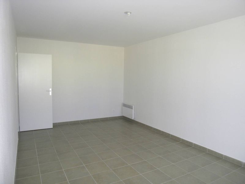 A la location Secteur Longchamp 13004 T3 avec terrasses, parking et cave