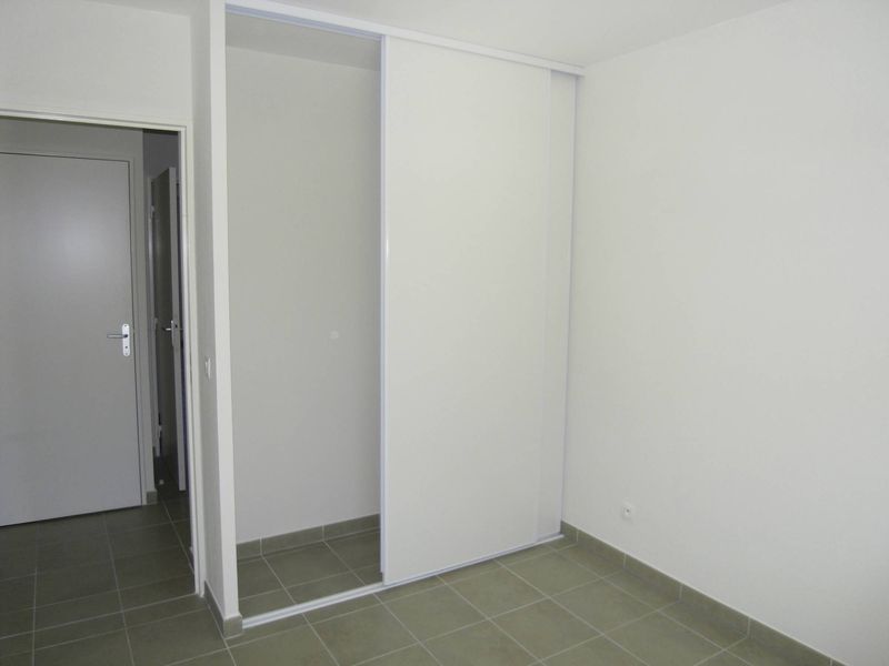 A la location Secteur Longchamp 13004 T3 avec terrasses, parking et cave