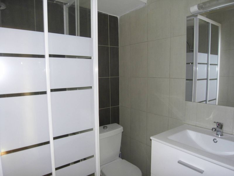 a la location appartement 1/2 pièces à louer entièrement rénové proche du métro