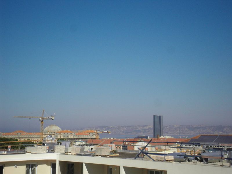 A la location Secteur Longchamp 13004 T3 avec terrasses, parking et cave