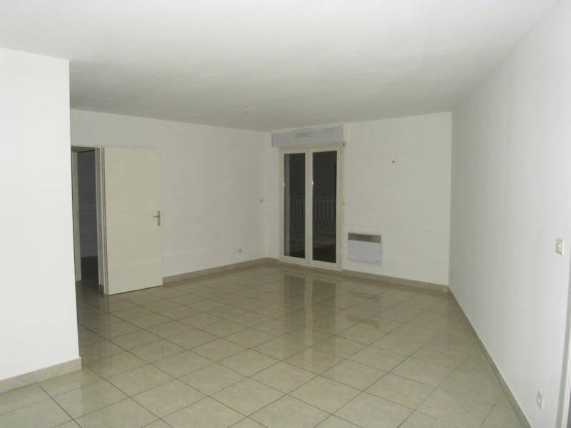 L'agence immobilière Provencia vous présente à la location un grand 2 pièces de 51 m² sur le secteur de la Croix Rouge, proche d'Allauch. 