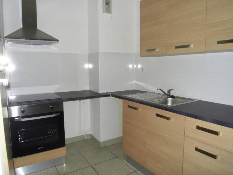 L'agence immobilière Provencia vous présente à la location un grand 2 pièces de 51 m² sur le secteur de la Croix Rouge, proche d'Allauch. 