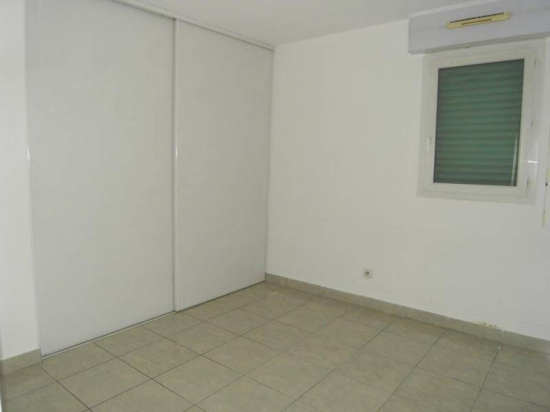 L'agence immobilière Provencia vous présente à la location un grand 2 pièces de 51 m² sur le secteur de la Croix Rouge, proche d'Allauch. 