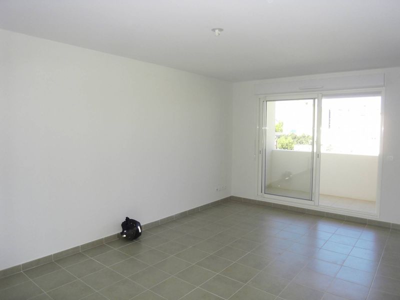 A la location Secteur Longchamp 13004 T3 avec terrasses, parking et cave