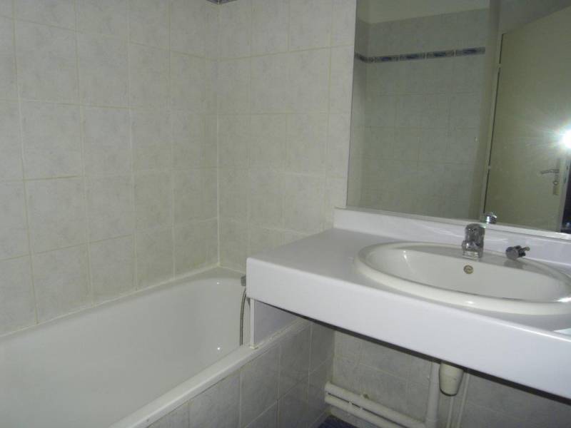 L'agence immobilière Provencia vous présente à la location un grand 2 pièces de 51 m² sur le secteur de la Croix Rouge, proche d'Allauch. 