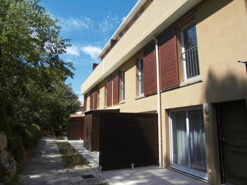 location appartement type 3 terrasse en duplex résidence fermée et piscine