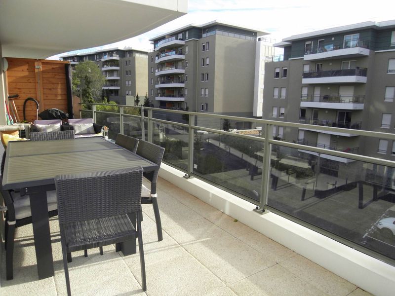 grande terrasse appartement 3 pièces à louer 13012 Marseille