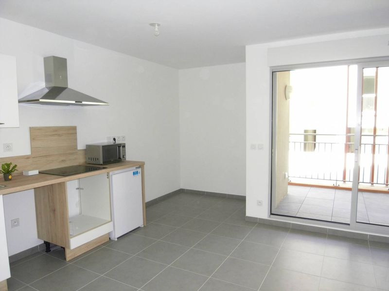 séjour cuisine A  louer résidence neuve appartement 2 pièces avec terrasse et parking Les Caillols 13012 Marseille