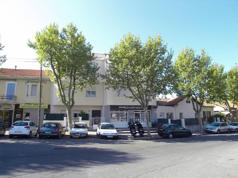 sur la place de bois luzy appartement 3 pièces à louer entièrement rénové