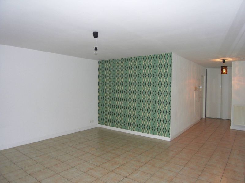 location appartement type 4 sur plan de cuques 13380