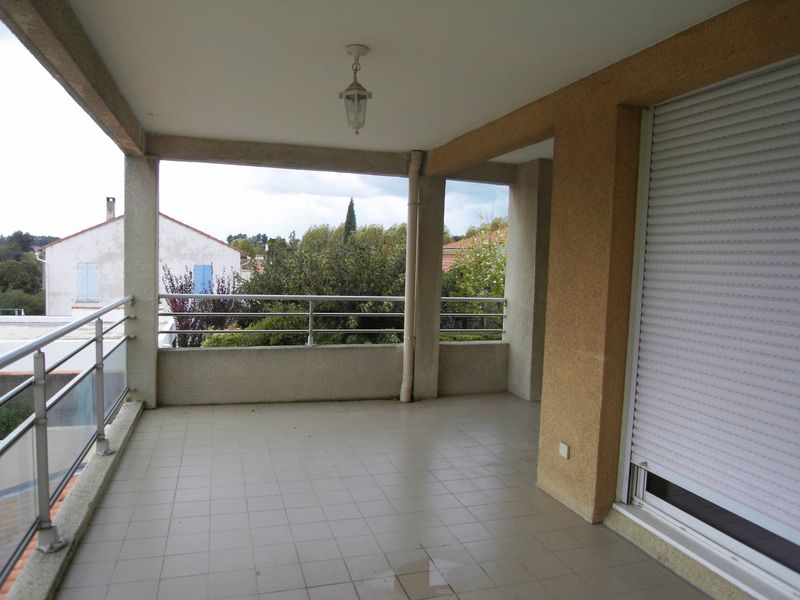 a la location t4 avec terrasse et place de parking privative