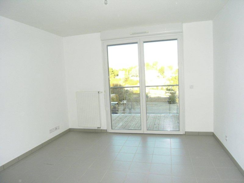 A louer 13012 entre Les Olives/3 Lucs T2 avec place de parking et terrasse