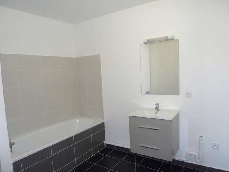 A louer 13012 entre Les Olives/3 Lucs T2 avec place de parking et terrasse