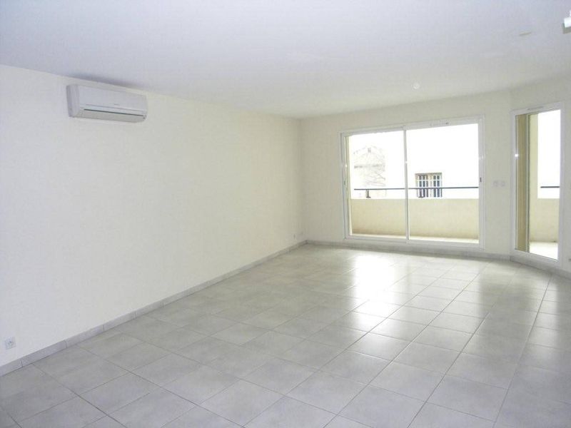 location t4 coeur Saint Barnabé avec terrasse