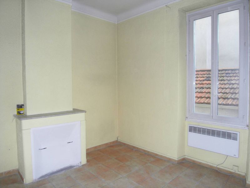 LOCATION APPARTEMENT 1 PIECES DONNANT AU CALME