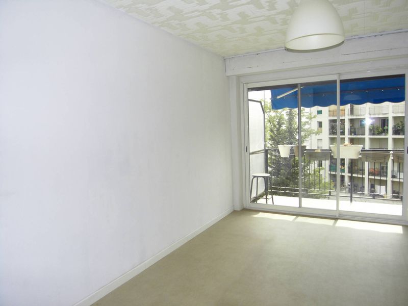 séjour A louer appartement 2 pièces 55 m² Cinq Avenues 13004 Marseille