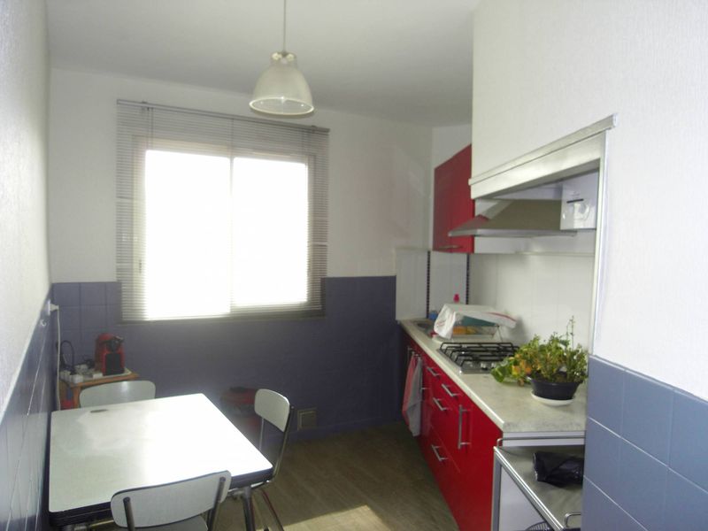 cuisine séparée A louer appartement 2 pièces 55 m² Cinq Avenues 13004 Marseille