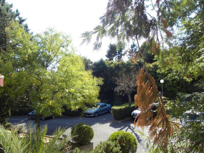 Appartement T4 – Résidence de standing avec parc, place de parking et cave dans le 12ème arrondissement de Marseille. 
