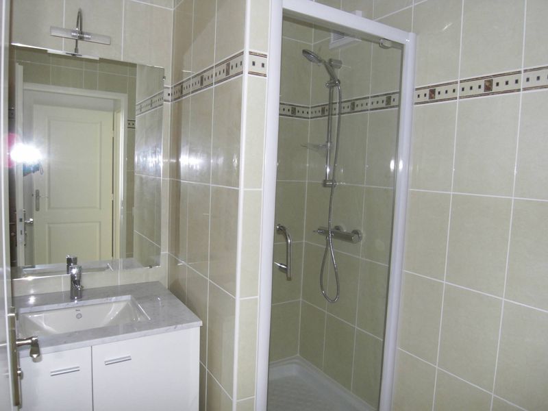 location appartement type 2 avec salle de douche 13006 La Ciotat