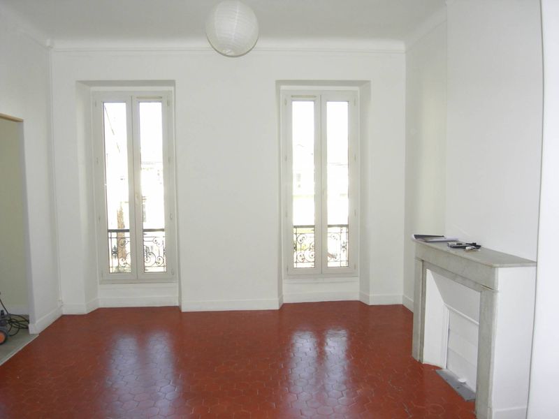 à louer type 1 entièrement rénové 30 m² environ 13001 Marseille