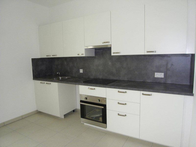 A la location 13012 Saint Barnabé/Bois Luzy appartement type 4 avec jardin