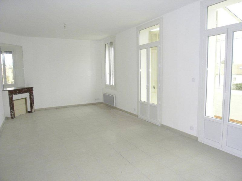 A la location 13012 Saint Barnabé/Bois Luzy appartement type 4 avec jardin