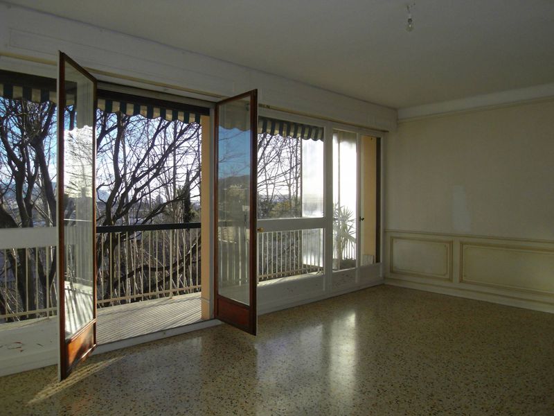 A louer grand appartement T3 Marseille métro La Fourragère, grand balcon vue sur parc